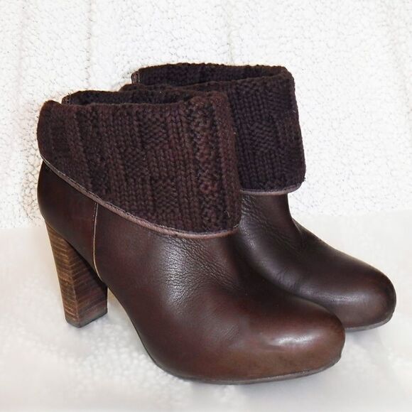 UGG foldover brown leather ankle boots - Picture 2 of 5